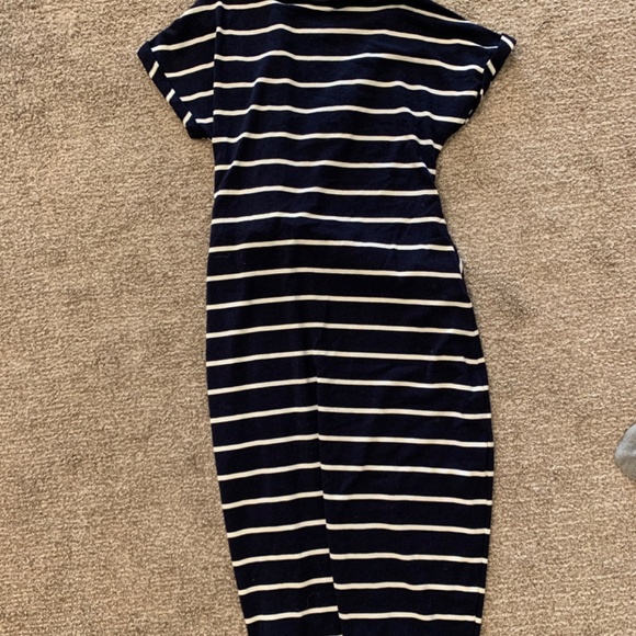 Dress - Picture 3 of 4